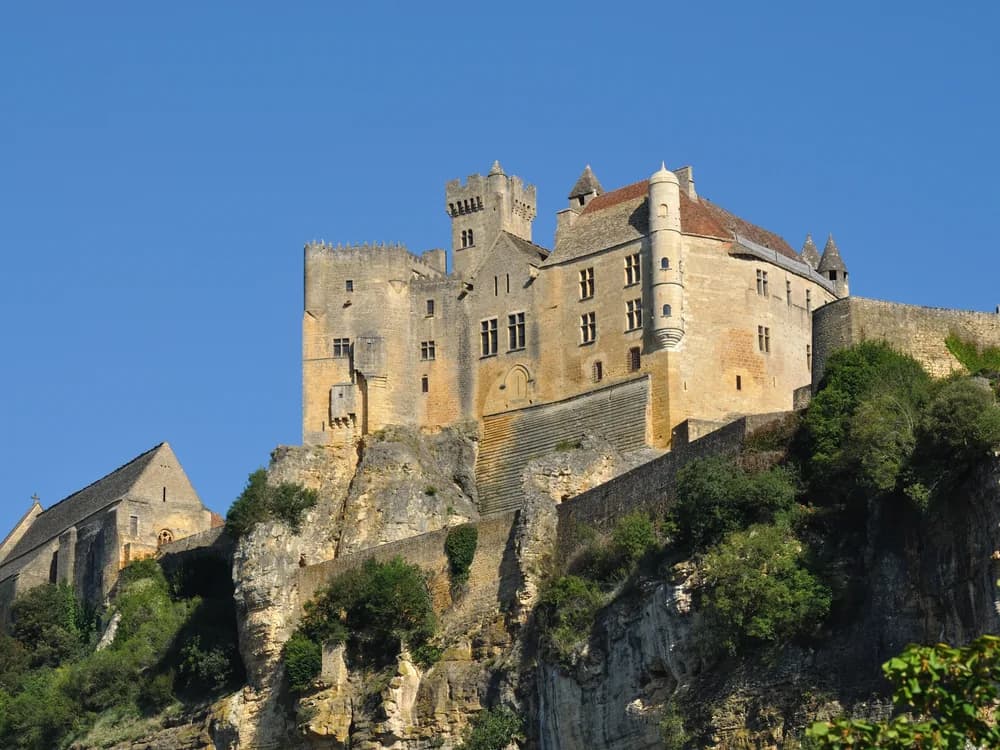 Château de Beynac perched on a cliff above the Dordogne River