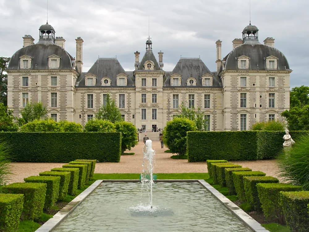 Château de Cheverny — white Classical facade with symmetrical towers in the Loire Valley