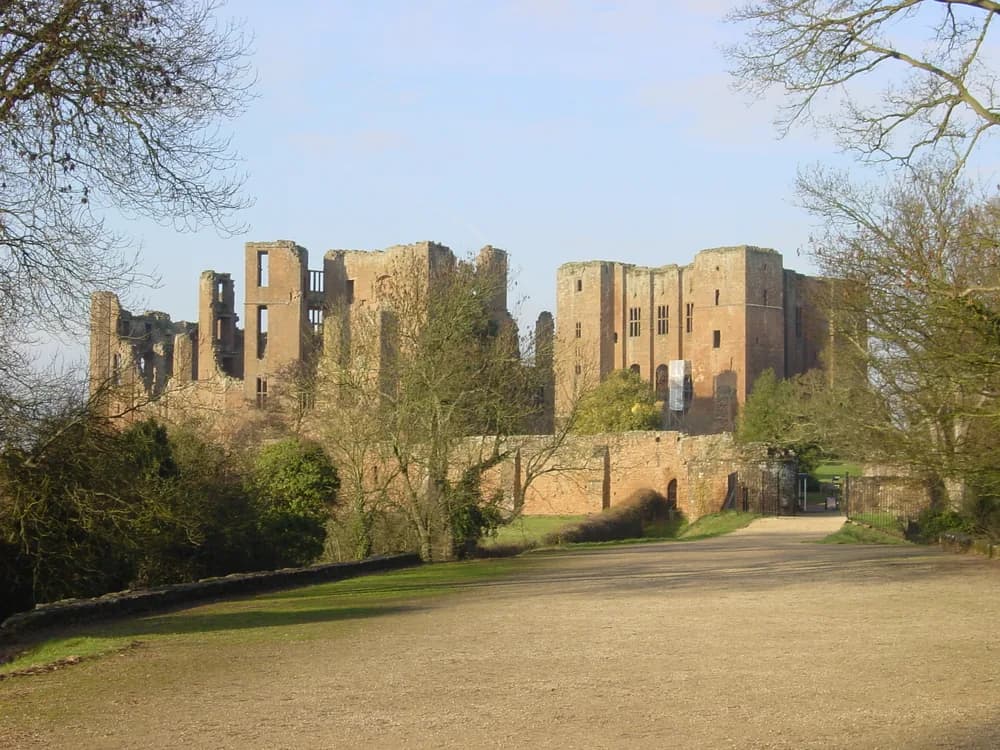 Kenilworth Castle's ruined sandstone great hall and keep in Warwickshire