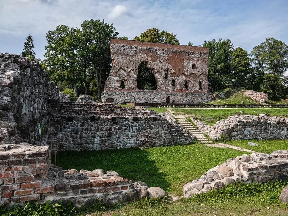 Viljandi Castle ruins in the Lossipark, southern Estonia — the Livonian Order's third-largest fortress, now a scenic ruin park above Lake Viljandi with the suspension bridge over the old moat