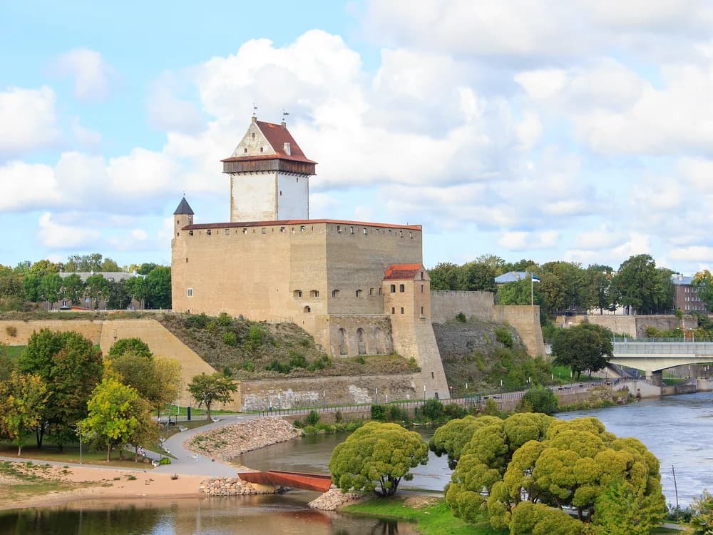 Hermann Castle and Ivangorod Fortress facing each other across the Narva River at the Estonian-Russian border