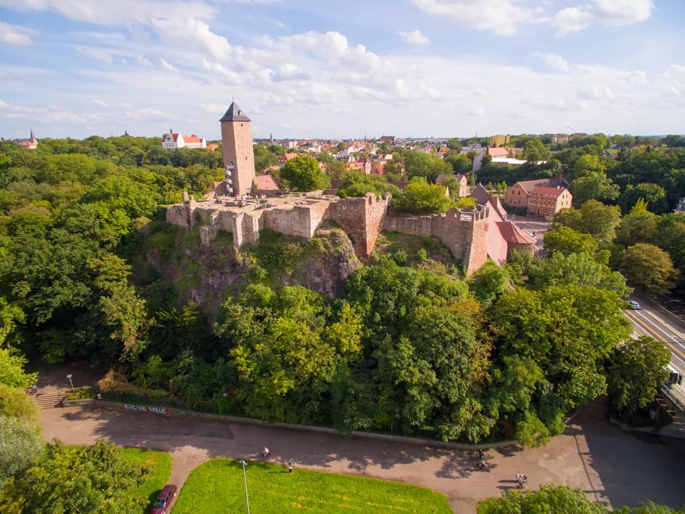 Burg Giebichenstein's ruined Oberburg on its porphyry cliff above the Saale River in Halle — a 10th-century episcopal fortress and favoured subject of German Romantic painters