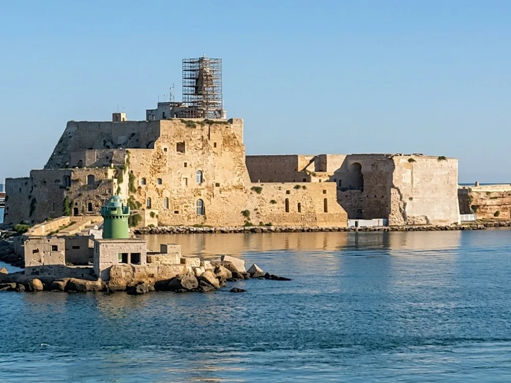 Alfonsino Castle (Castello Alfonsino) on the Isola di Sant'Andrea guarding the harbour entrance of Brindisi, Puglia, Italy
