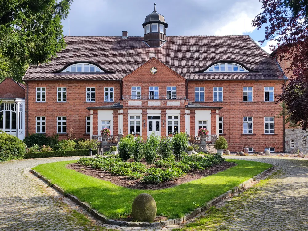Basthorst Castle (Schloss Basthorst) manor house between Schwerin and the Glambecksee, Mecklenburg-Vorpommern, Germany