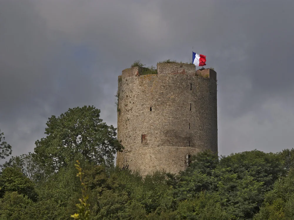Château de Guise above the Oise valley — the medieval keep and 16th-century bastioned earthworks of the Dukes of Guise fortress in Picardy