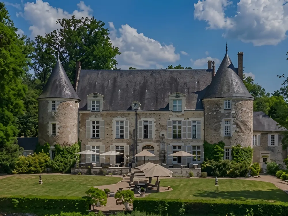 Château de Pray, a 13th-century château hotel near Château d'Amboise in the Loire Valley, France