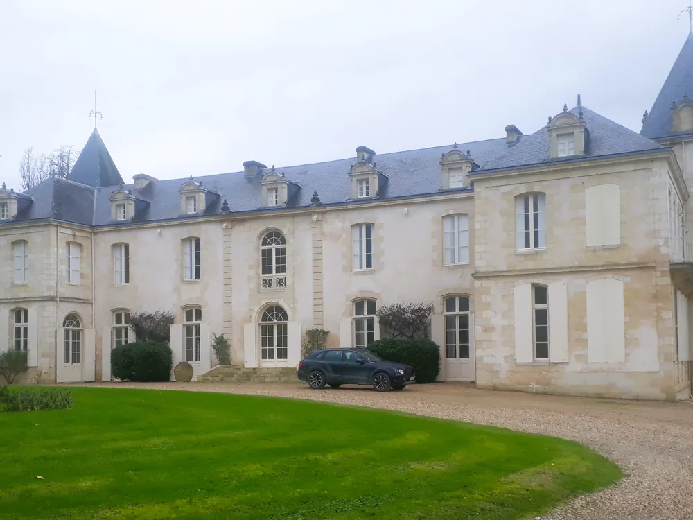 Château de Reignac in Saint-Loubès — the 16th-century estate with a colombier dovecote tasting tower and Eiffel-designed greenhouse on the Bordeaux right bank