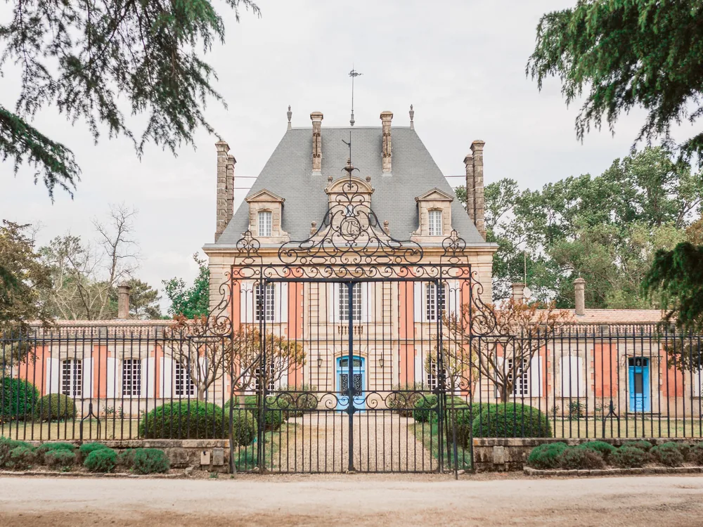 Château Saint Ahon in Blanquefort, Médoc — the 18th-century Haut-Médoc wine estate with its neo-classical façade and AOC Haut-Médoc vine rows in the northern Bordeaux wine country