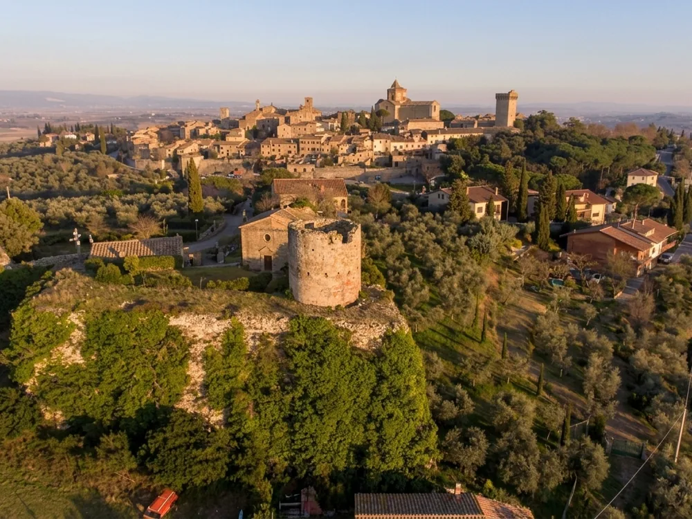 The Cassero fortress at the heart of Lucignano's elliptical medieval town plan, Valdichiana, Tuscany, Italy